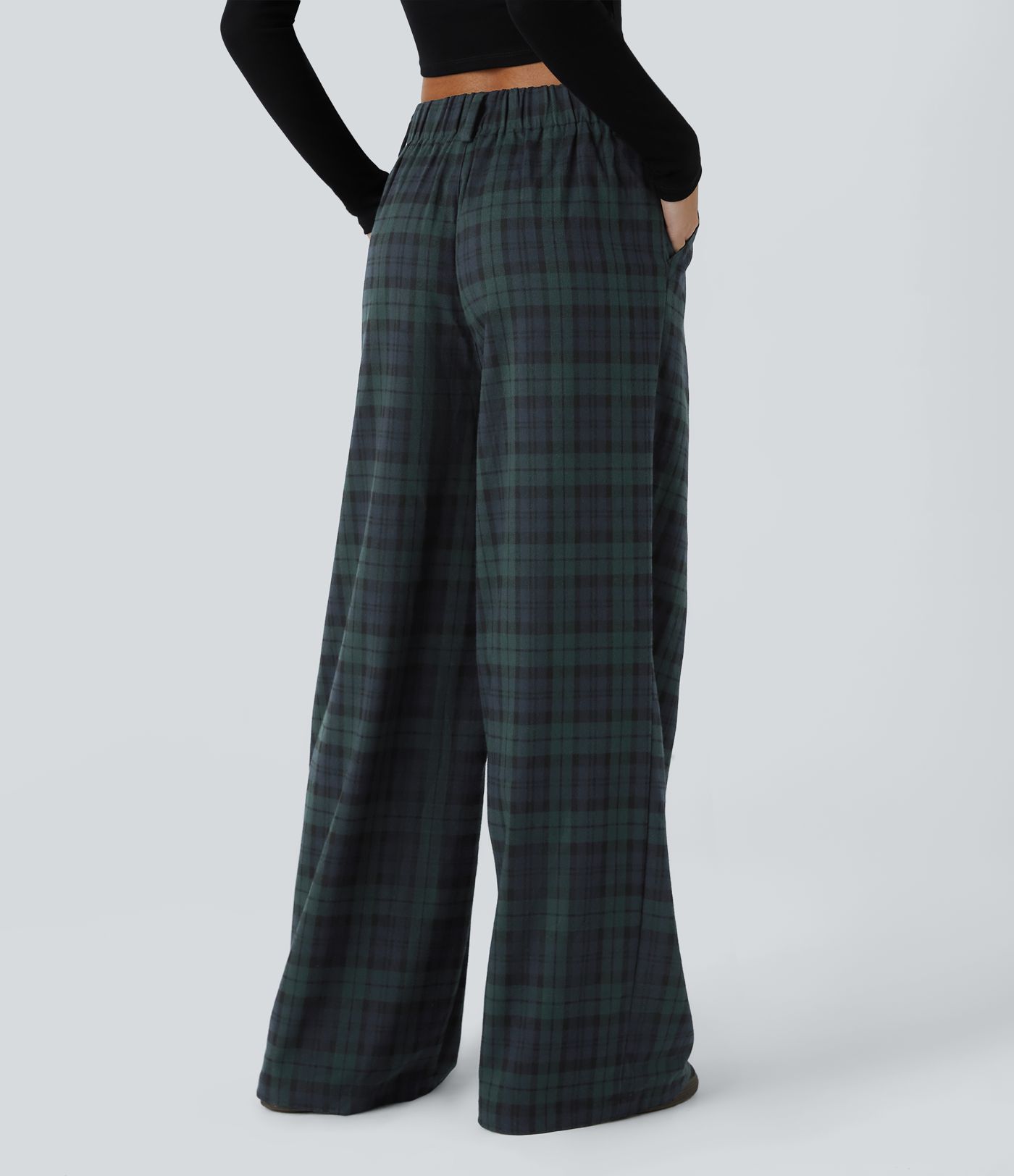 Karierte Hose mit hohem Bund, Seitentaschen und weitem Bein.