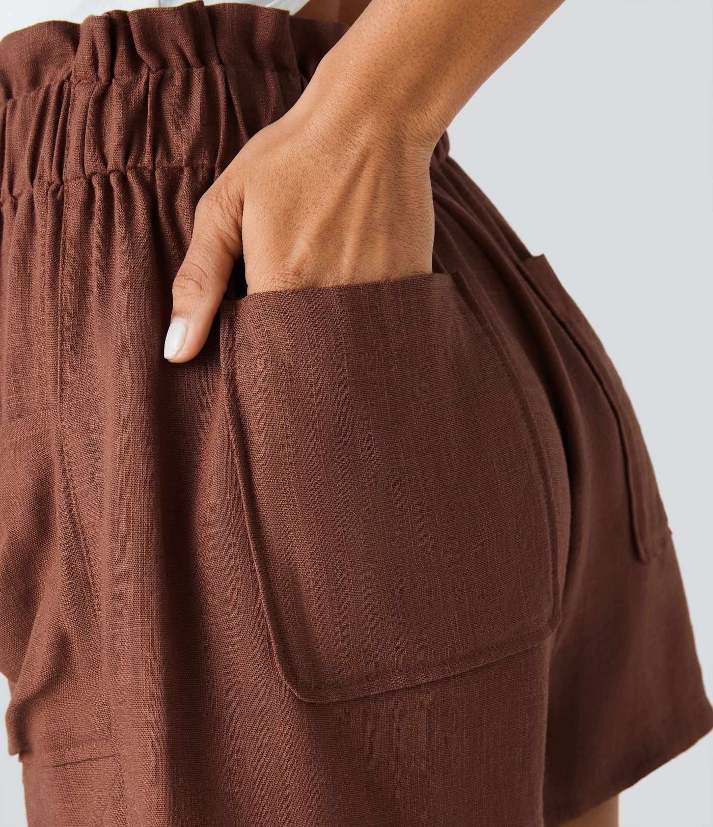 Lässige Shorts aus Leinenmischung mit mittelhoher Paperbag-Taille, Kordelzug, mehreren Taschen und abgerundetem Saum