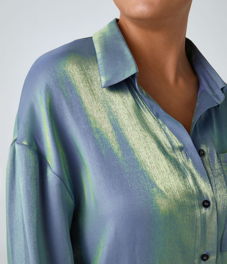 Oversized, glänzendes Arbeitshemd mit Brusttasche, Kragen und hohem, abgerundetem Saum