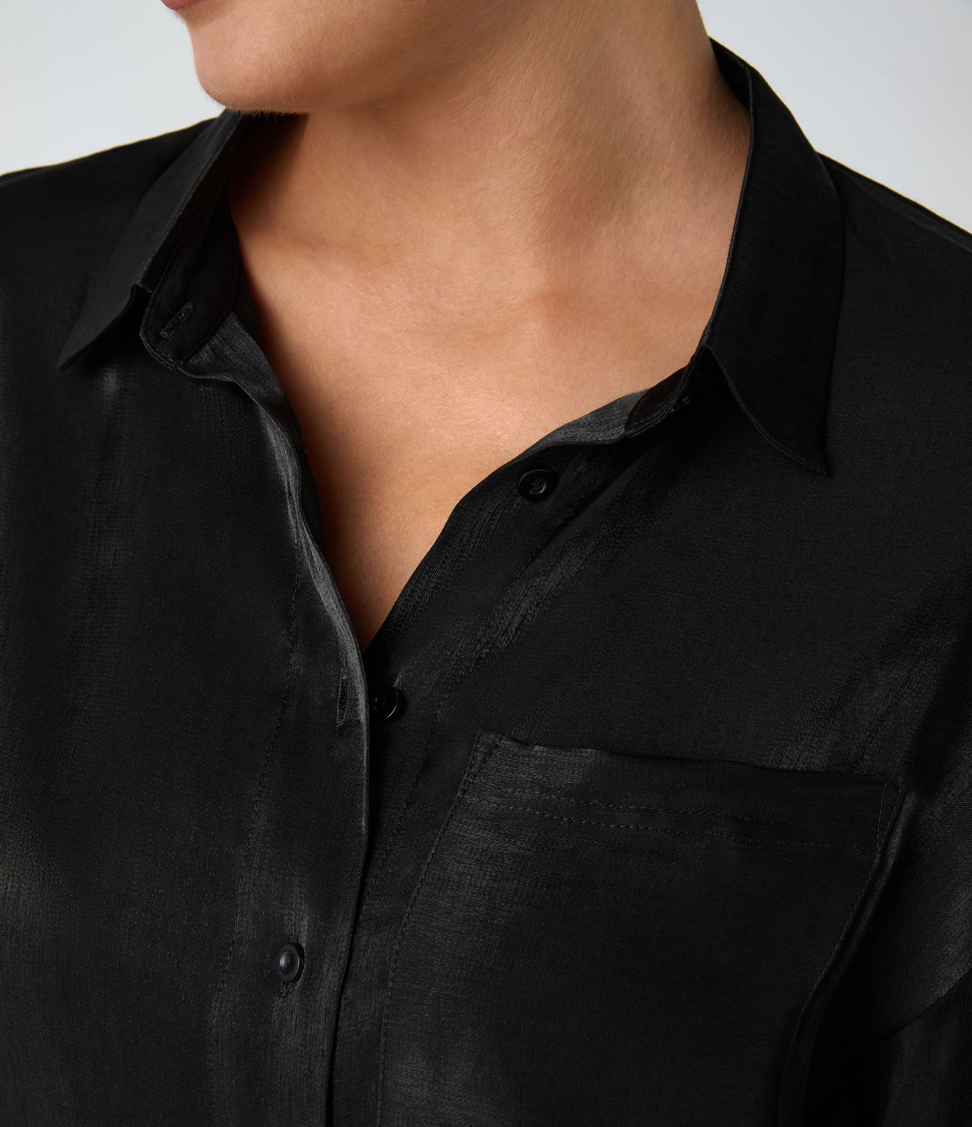 Chemise Travail Oversize Brillante à Col Poche sur la Poitrine Ourlet Courbé Haut-Bas