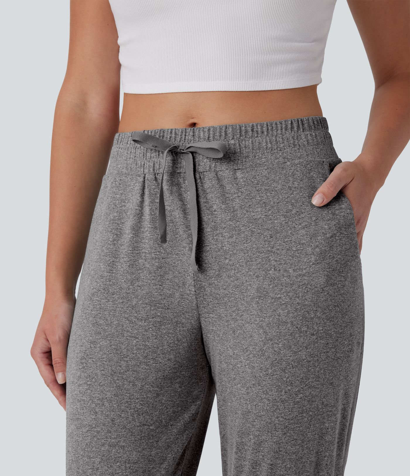 Knielange Yoga-Shorts mit hohem Bund, Seitentaschen und Kordelzug