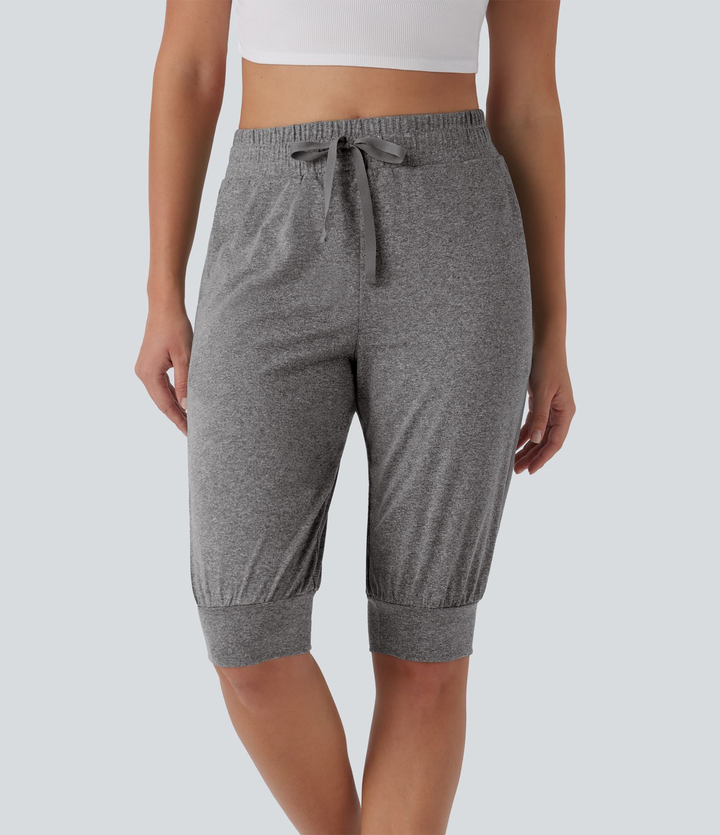 Knielange Yoga-Shorts mit hohem Bund, Seitentaschen und Kordelzug