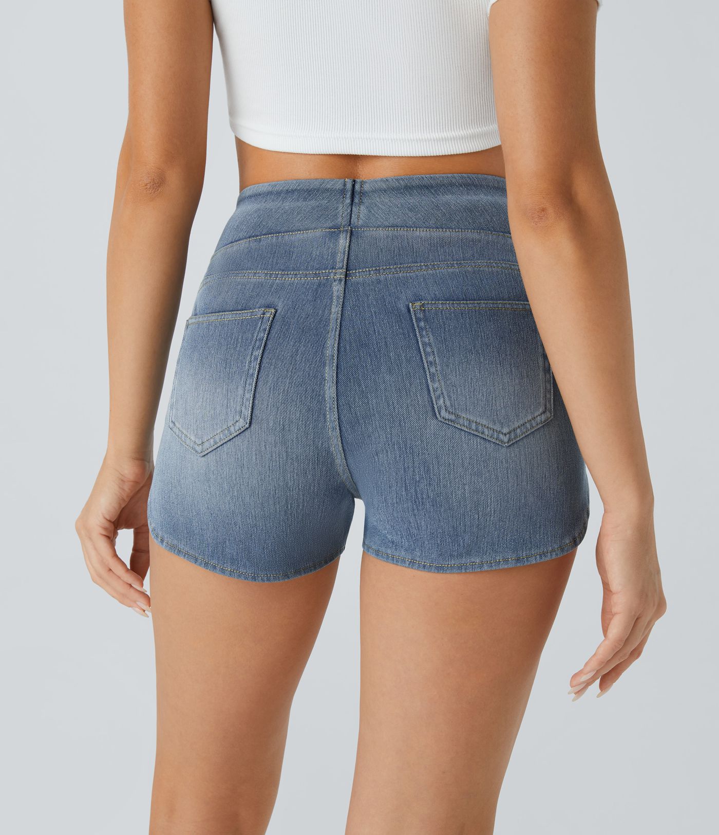 Halara Flex™ High Waisted Pockets Curved Hem Skinny Denim Casual Shorts 3''