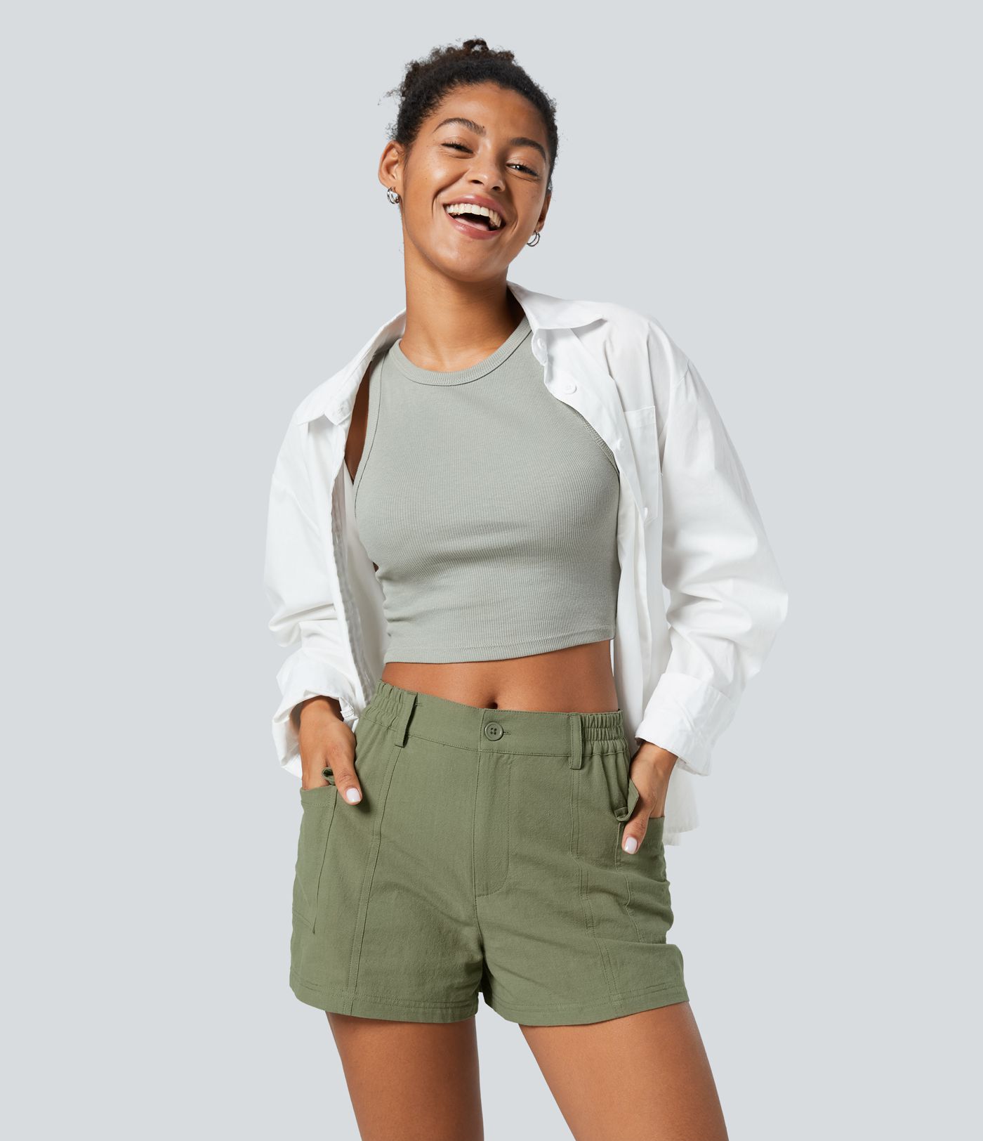 Shorts aus Baumwolle mit mittlerer Leibhöhe, Knopfreißverschluss und seitlicher Pattentasche, kurze Hose