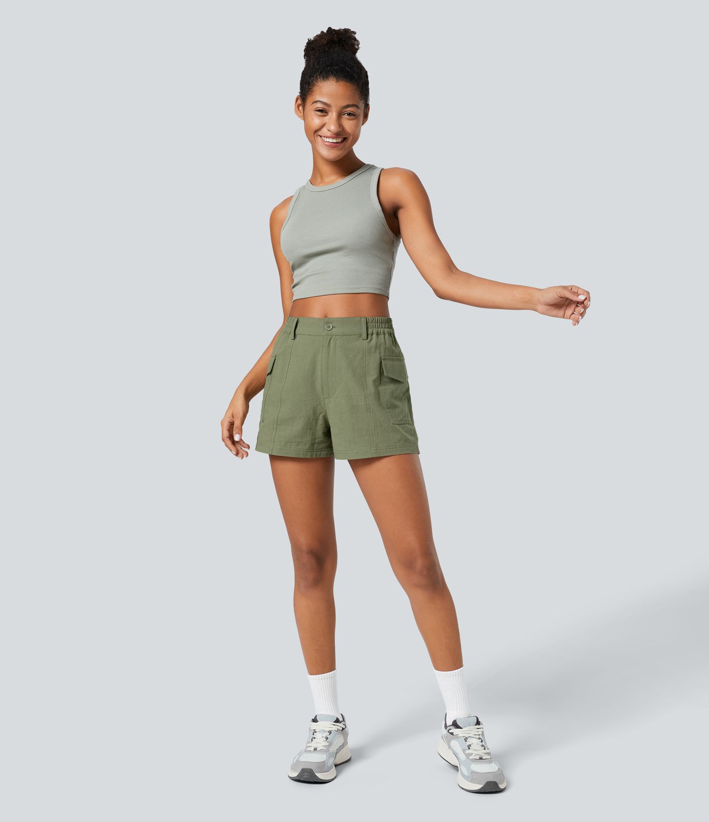 Shorts aus Baumwolle mit mittlerer Leibhöhe, Knopfreißverschluss und seitlicher Pattentasche, kurze Hose