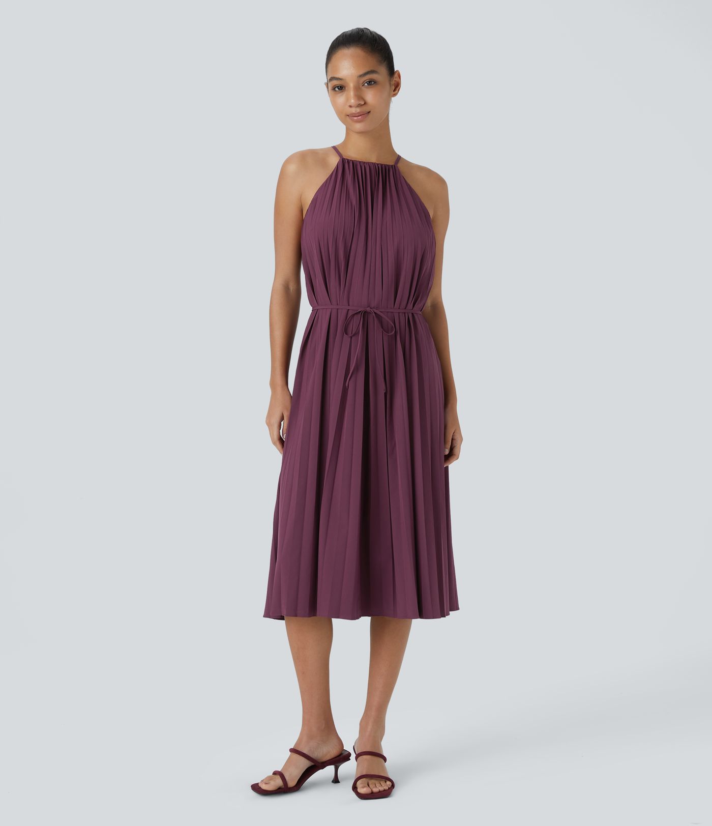 Breezeful™ Neckholder-Freizeitkleid mit Raffung am Rücken, ärmellos, Plissee-Gürtel, schnelltrocknend