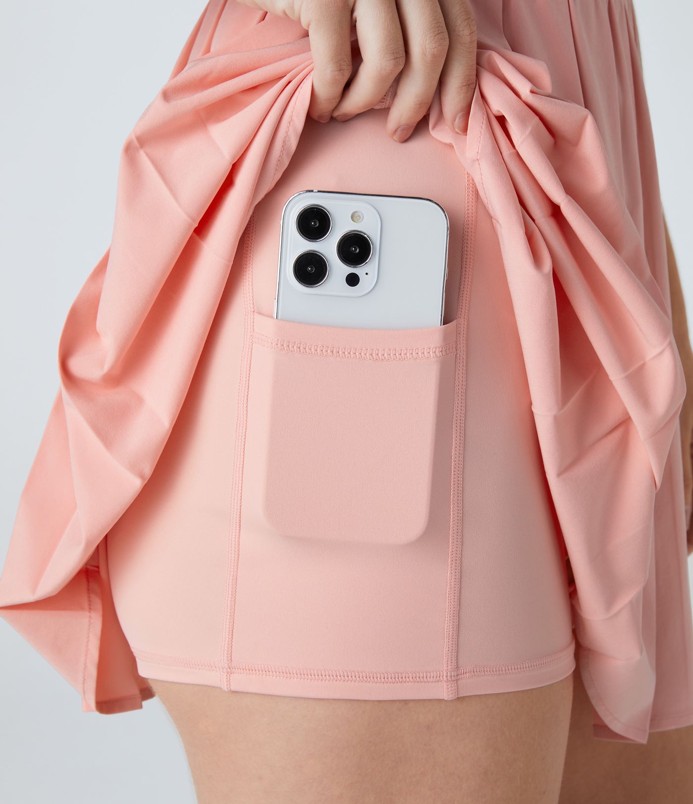 Breezeful™ Rückenfreies, plissiertes 2-in-1-Mini-Aktivkleid mit Tasche