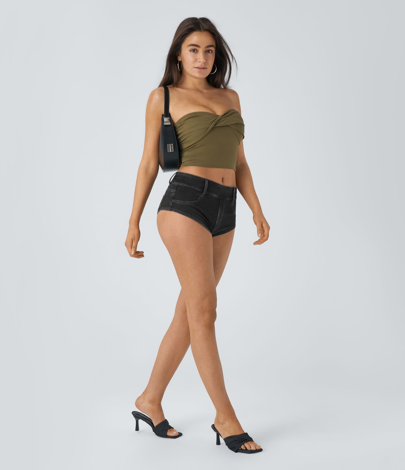 Halara Flex™ Lässige, eng anliegende Hot-Shorts aus elastischem Strick Denim mit mittelhohem Bund und mehreren Taschen - 2,6 cm