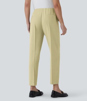 Mittelhoch geschnittene, lässig zulaufende Hose mit Taschen