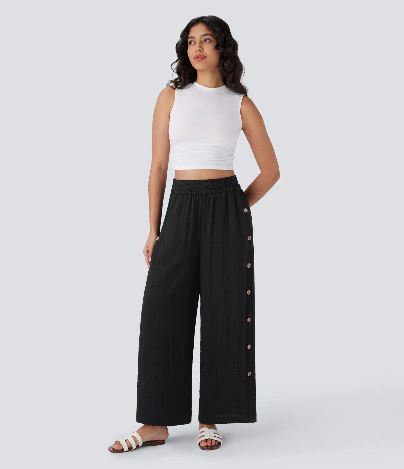 Lässige 7/8-Hose mit weitem Bein und hoher Taille, Seitentaschen und dekorativen Knöpfen