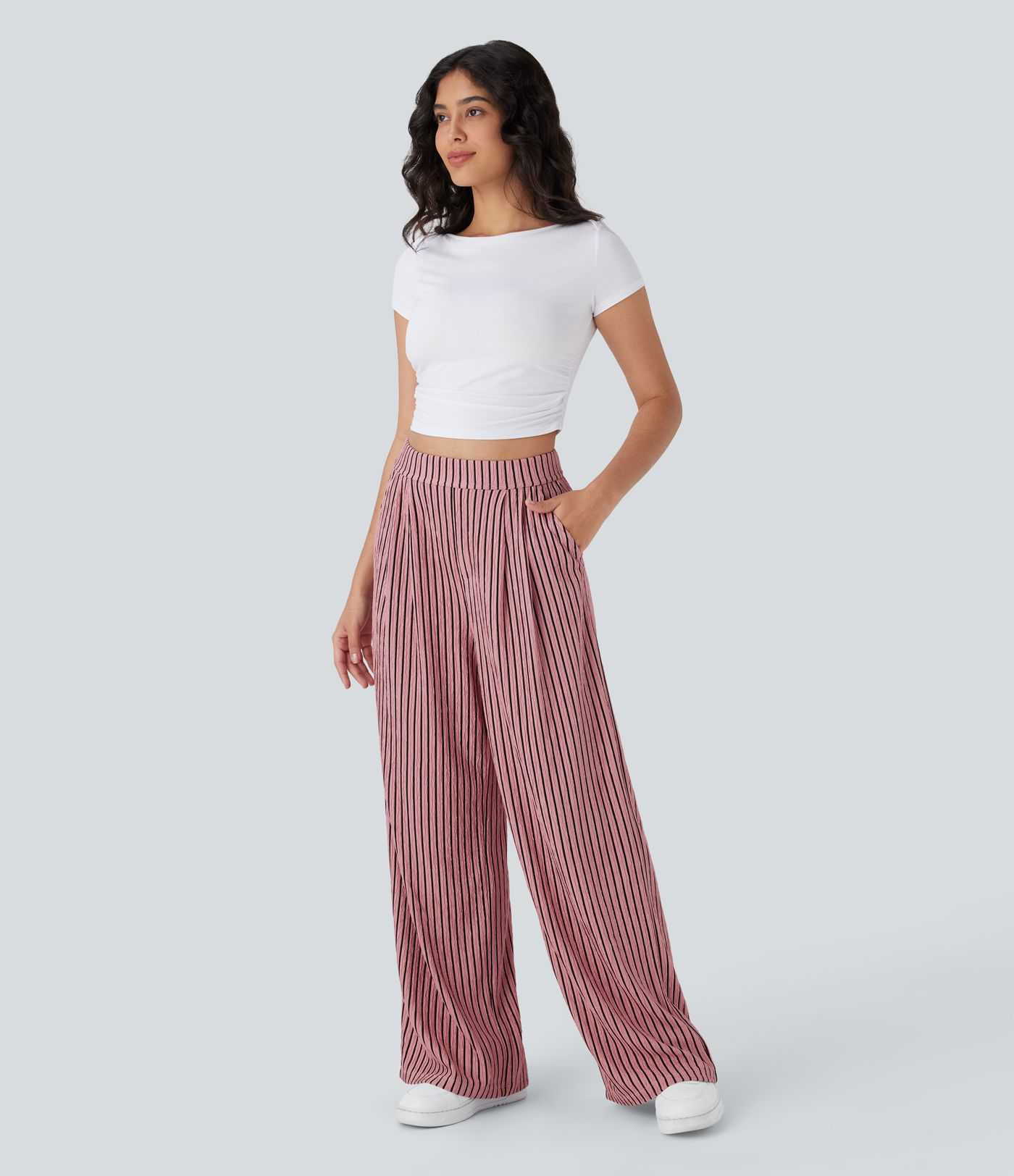 Lässige, gestreifte Hose mit hohem Bund, Seitentaschen und weitem Bein