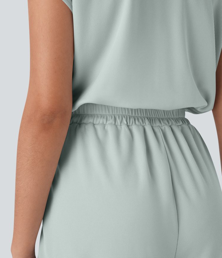 Combishort Décontracté en Tissu Gaufré avec Col V, Manches Courtes et Poches Latérales - Édition Easy Peasy