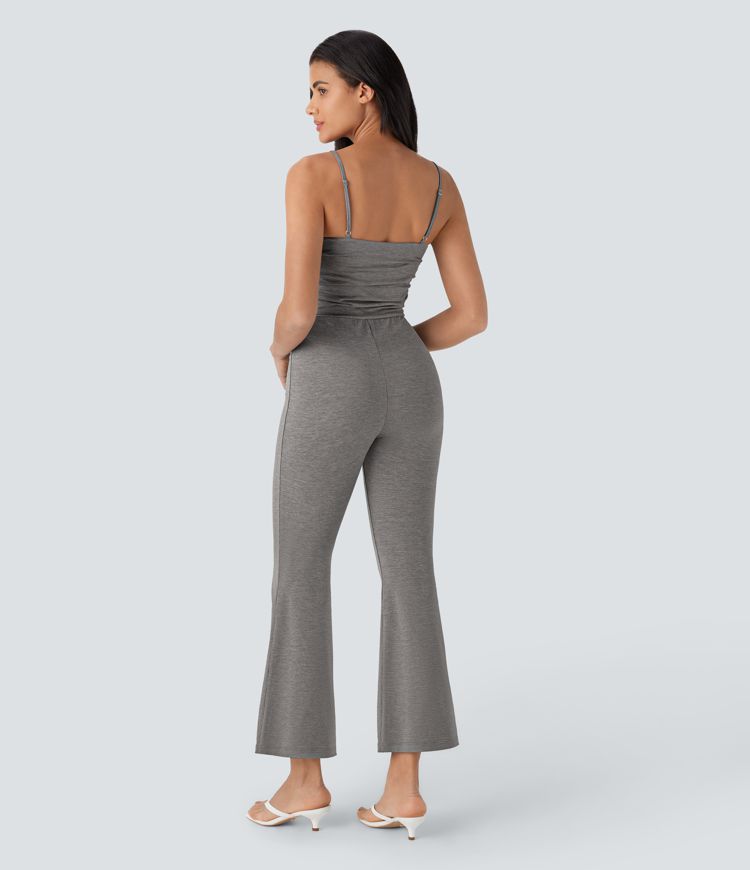 Mono casual acampanado con fruncido y abertura en la espalda