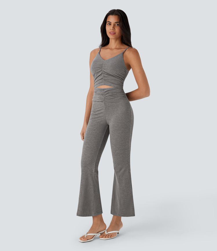 Mono casual acampanado con fruncido y abertura en la espalda