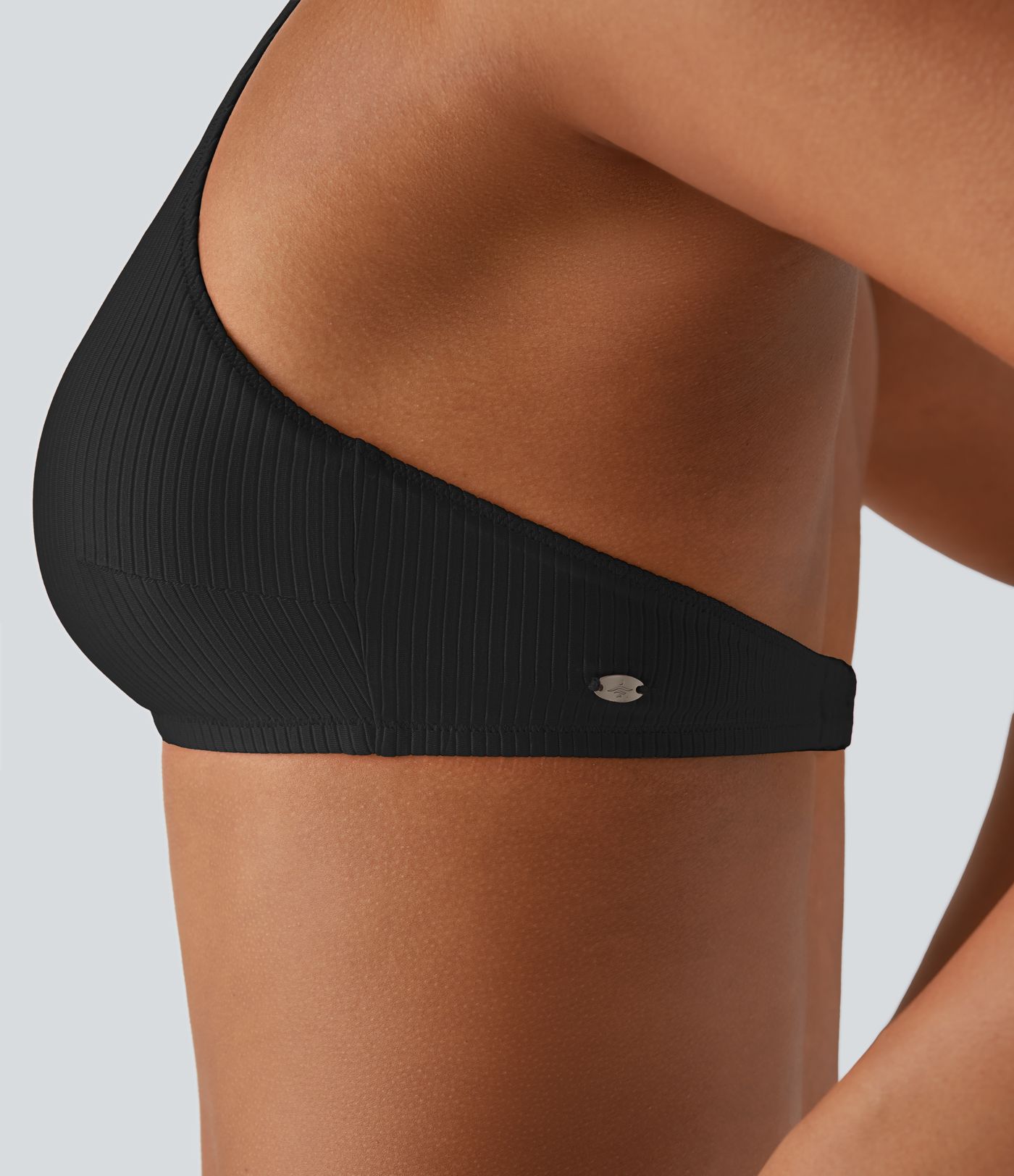 Svītrots bikini tops ar kakla siksniņām