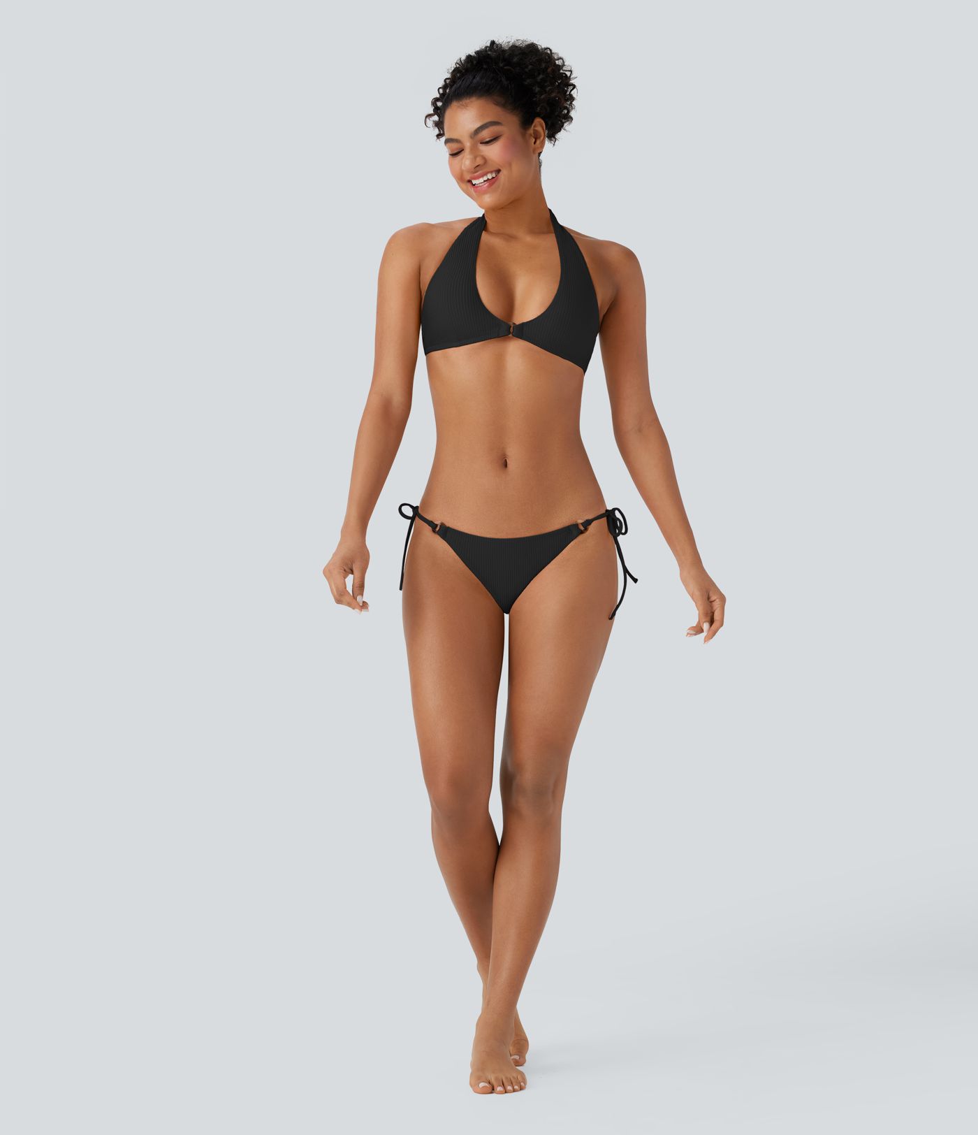 Svītrots bikini tops ar kakla siksniņām