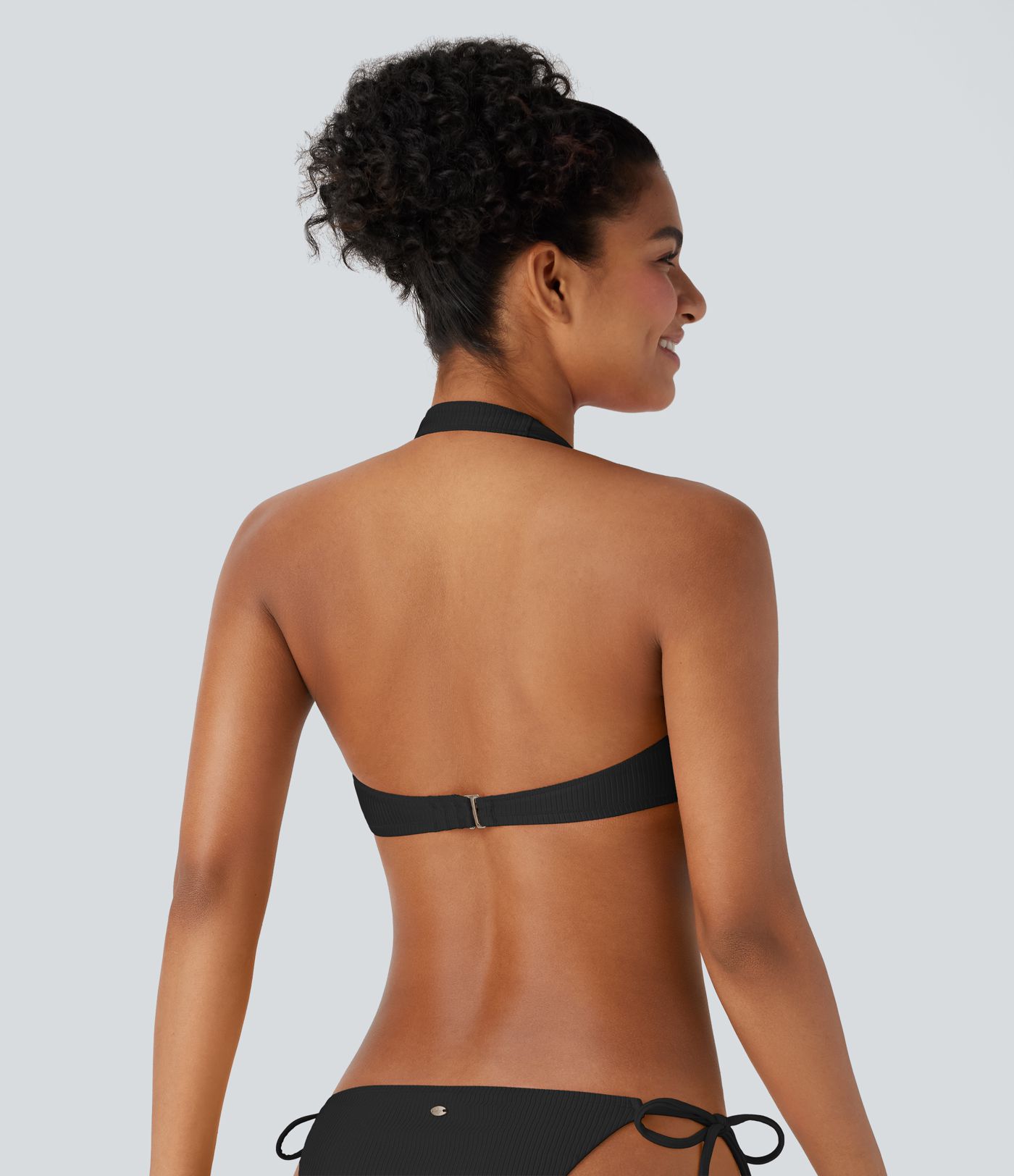 Svītrots bikini tops ar kakla siksniņām