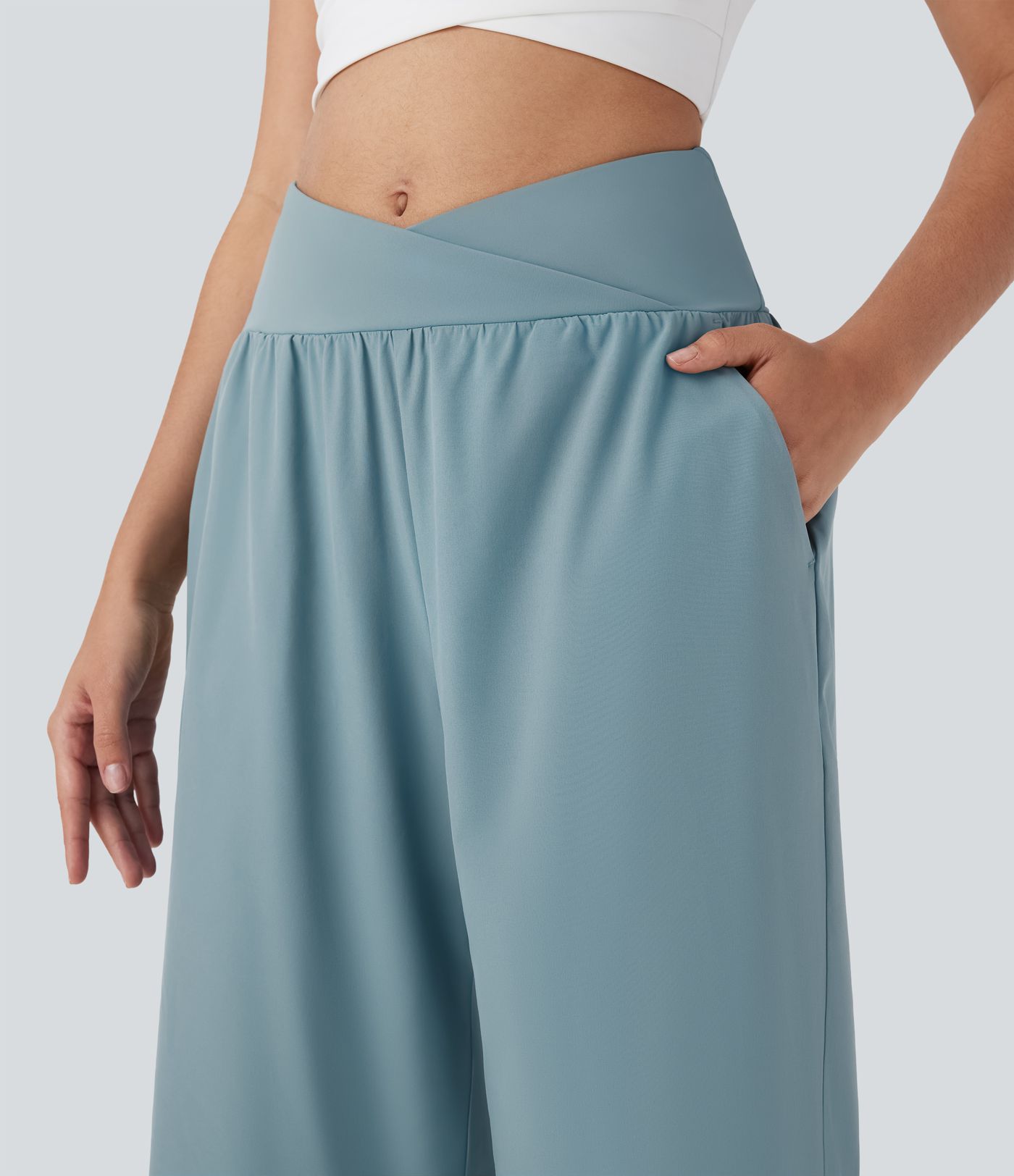 Breezeful™ High Waisted Crossover Pocket Quick Dry Capri Pants