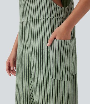 Lässige, gestreifte Latzhose mit V-Ausschnitt und mehreren Taschen