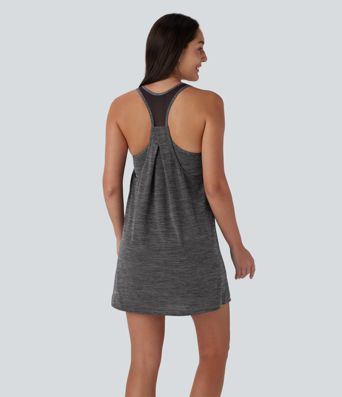Vestido mini deportivo de yoga de 2 piezas con bolsillos, escote en U y espalda racerback con malla de contraste