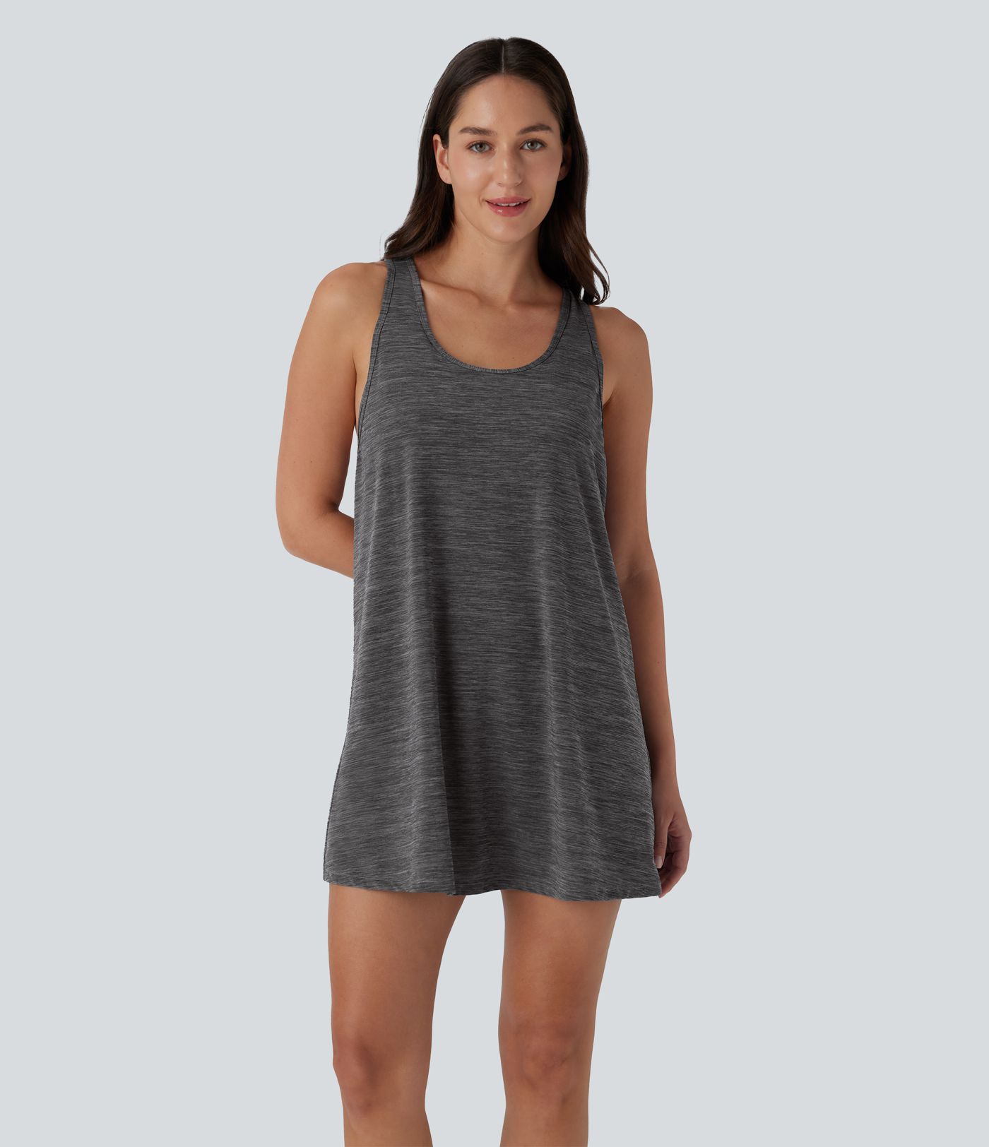 Minivestido deportivo de yoga de dos piezas con escote en U, espalda cruzada y malla en contraste, bolsillos laterales