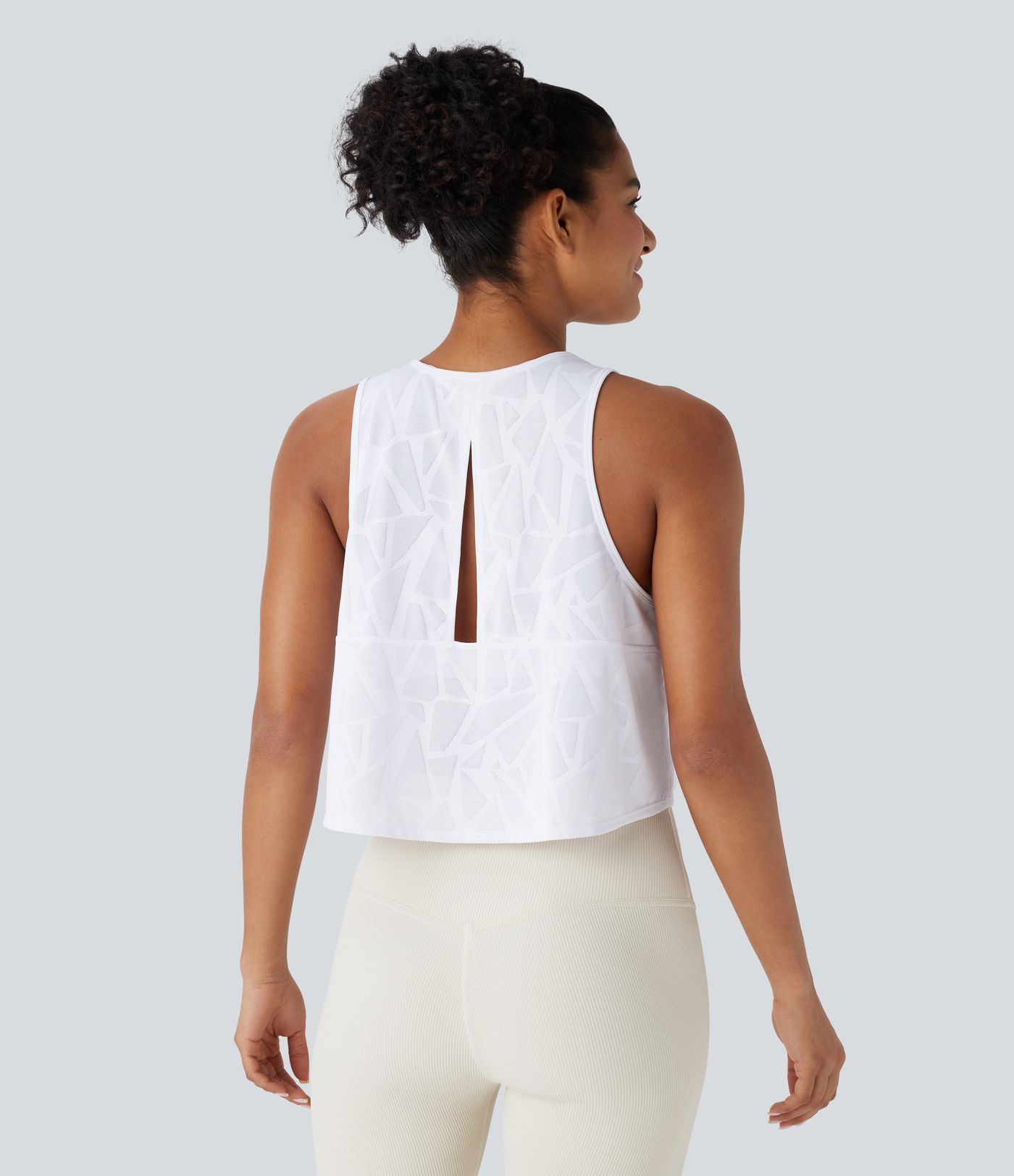 Kurzes Yoga-Tanktop mit Rundhalsausschnitt und Cut-Out