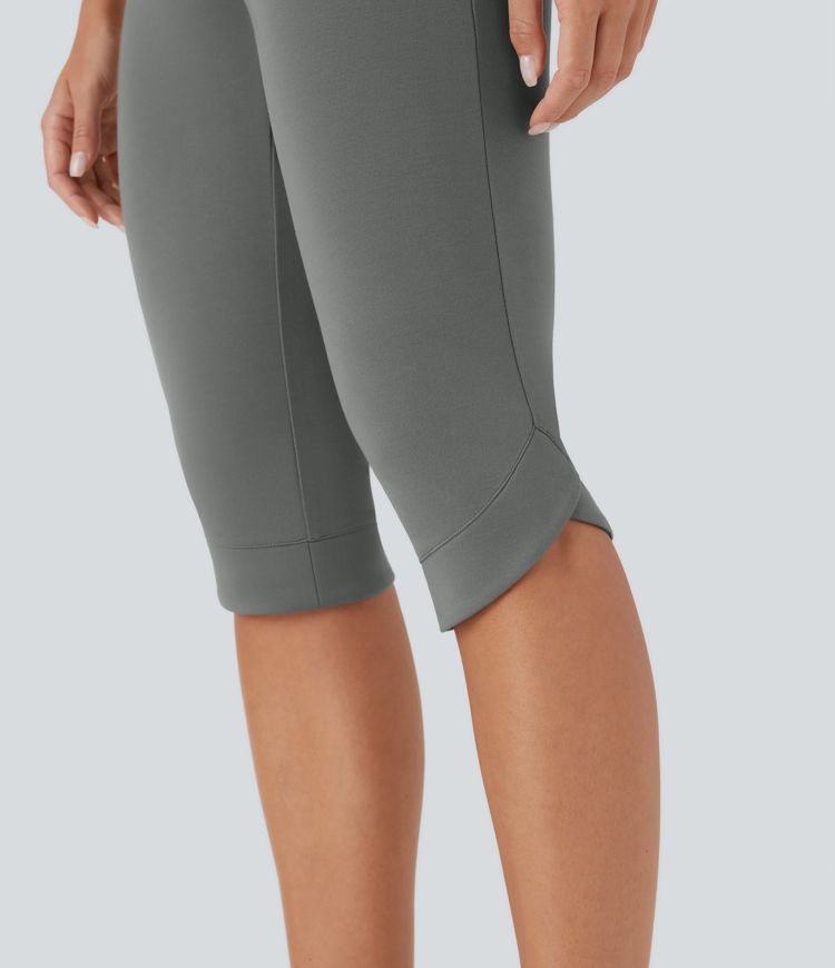 SculptKnit - Schmale Pedal-Pusher-Hose mit hohem Crossover-Bund, dekorativen Taschen und Reißverschluss