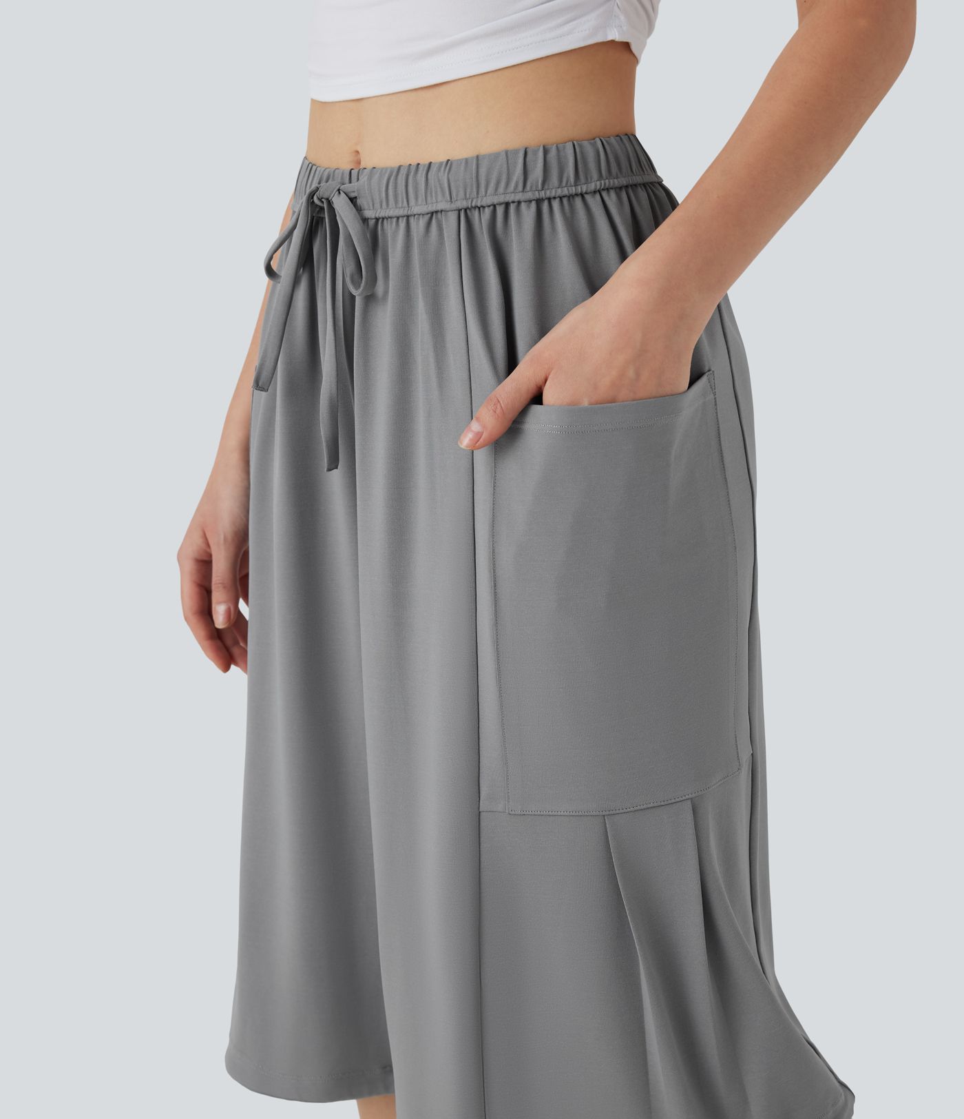 Lässige, fließende Pedal-Pusher-Palazzohose mit mittelhohem Bund, Seitentaschen, Kordelzug und weitem Bein