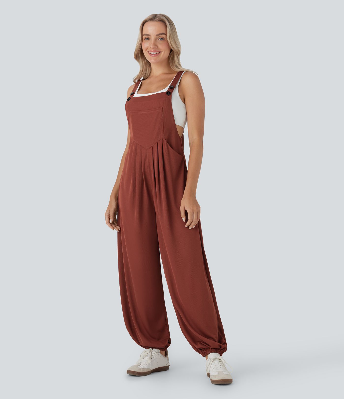 Mono deportivo casual con bolsillo,  botones y tirantes ajustables