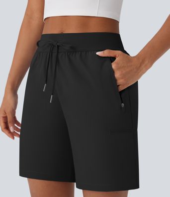 Wasserabweisende, verschleißfeste Wandershorts mit mittelhohem Bund, mehreren Reißverschlusstaschen und Kordelzug