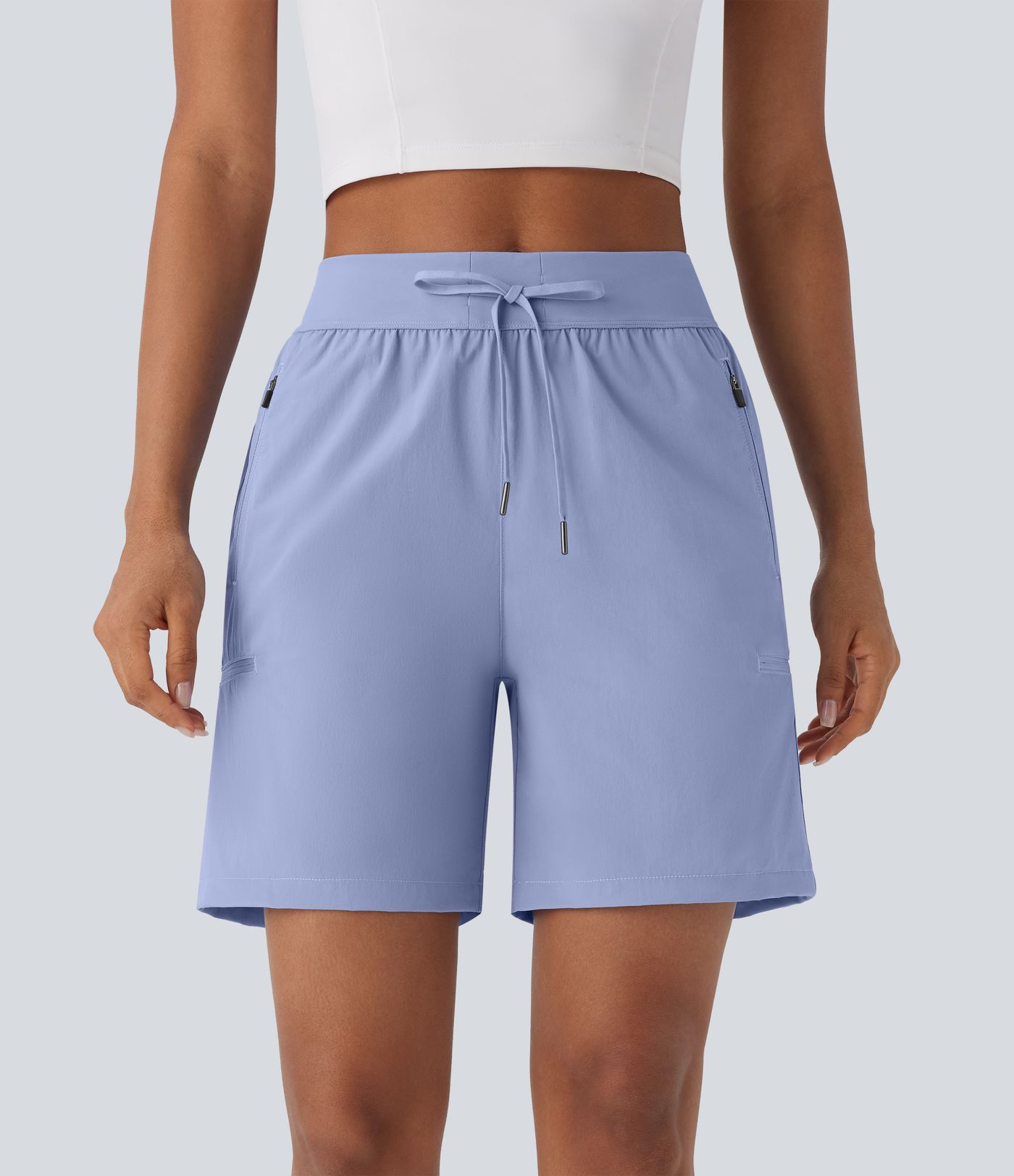 Wasserabweisende, verschleißfeste Wandershorts mit mittelhohem Bund, mehreren Reißverschlusstaschen und Kordelzug