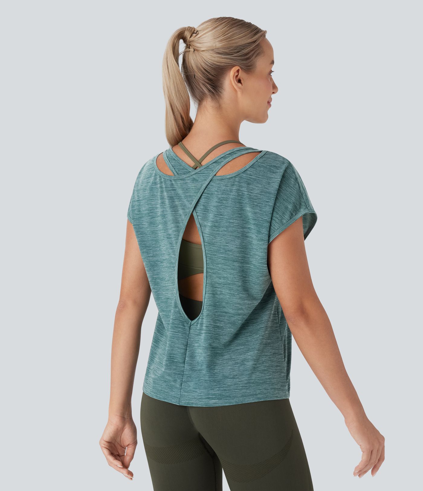 Haut de sport running col rond à manches courtes avec découpe