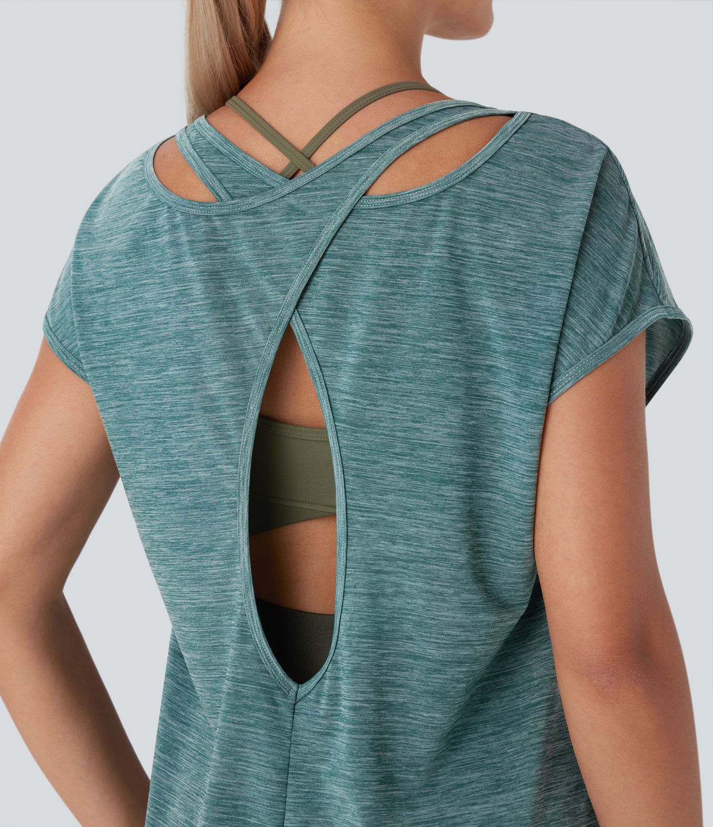 Haut de sport running col rond à manches courtes avec découpe