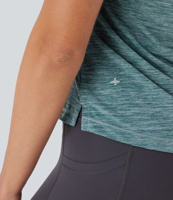 Camiseta de senderismo sin mangas con espalda cruzada y dobladillo dividido