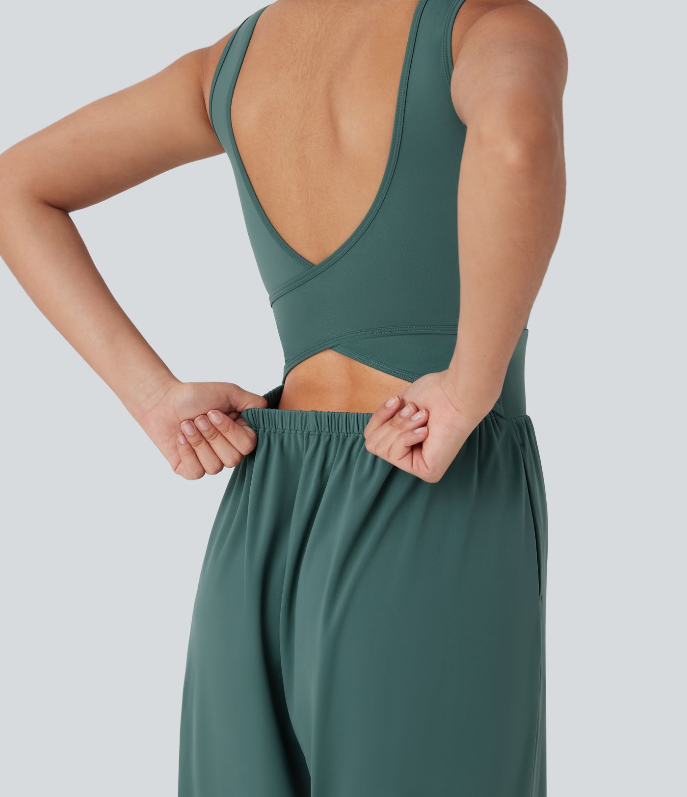 Mono de yoga ancho Softlyzero™ con tirantes cruzados, espalda descubierta, tacto fresco y bolsillos - Easy Peezy