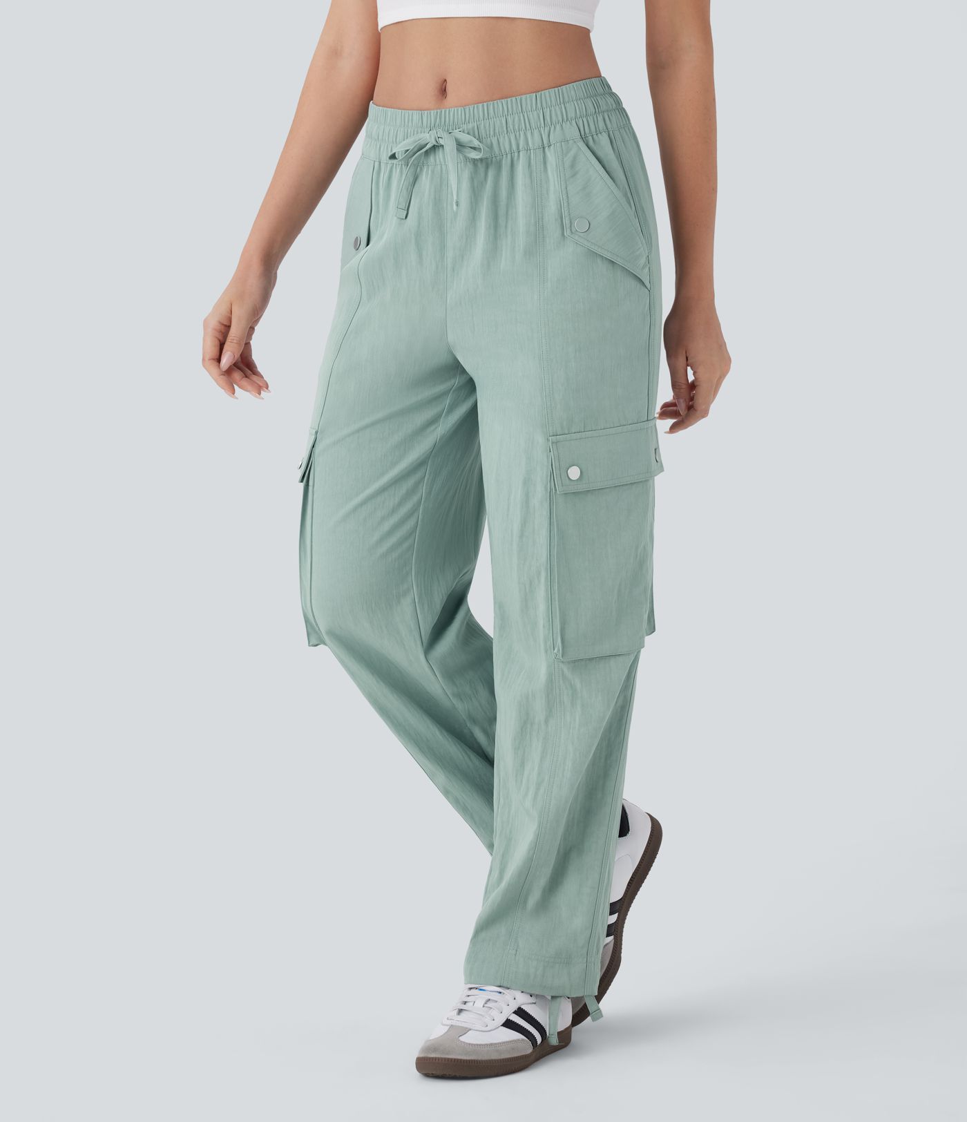 Pantalón cargo tiro medio múltiple bolsillo dobladillo cordón