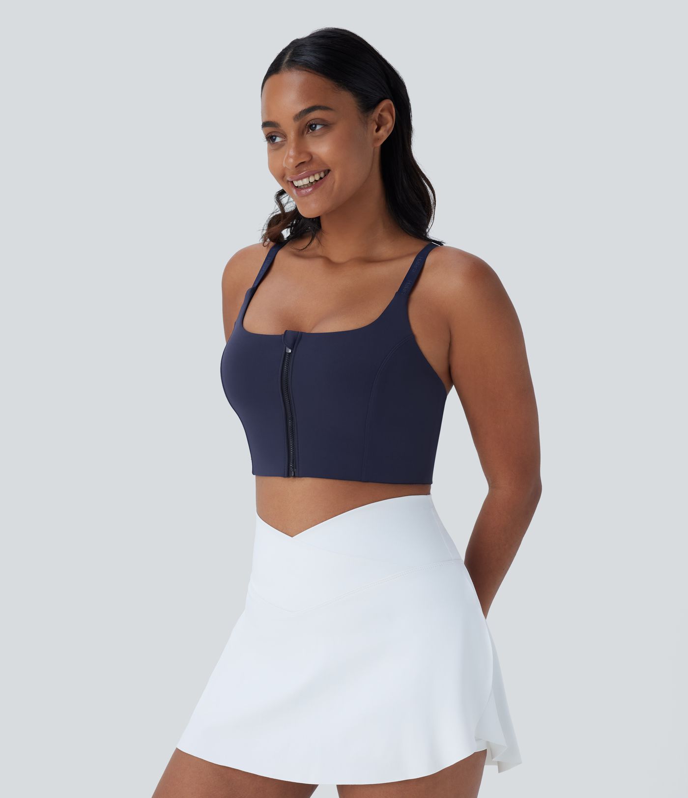 Brassière de sport dos nu pour yoga Softlyzero™ à maintien léger avec bretelles croisées ajustables, zip et protection solaire UPF50+