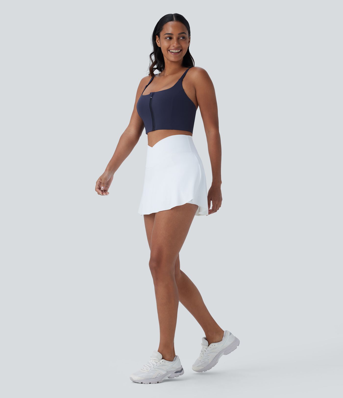 Brassière de sport dos nu pour yoga Softlyzero™ à maintien léger avec bretelles croisées ajustables, zip et protection solaire UPF50+