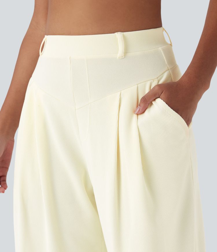 Gerippte, hochsitzende Arbeitshose mit Taschen und weitem Beinschnitt