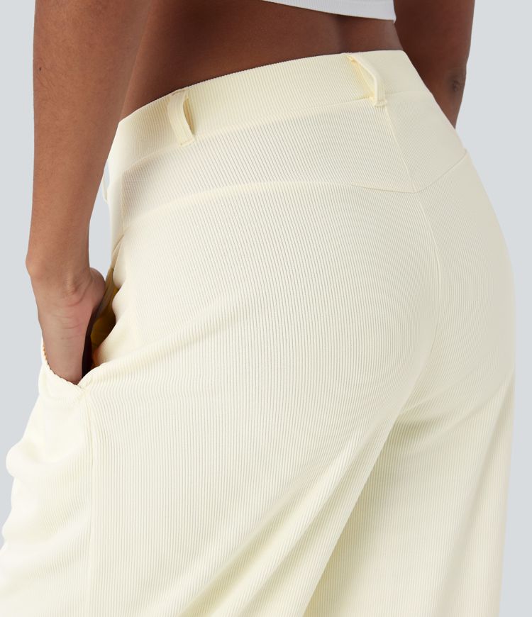 Gerippte, hochsitzende Arbeitshose mit Taschen und weitem Beinschnitt