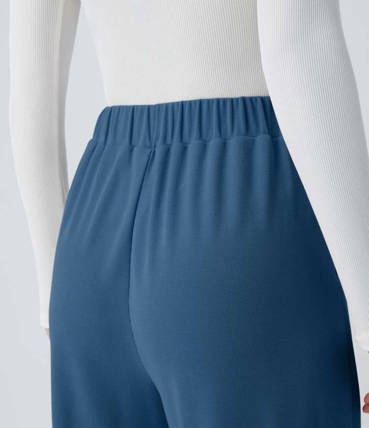 Pantalón tiro alto botón bolsillo lateral plisado pierna ancha