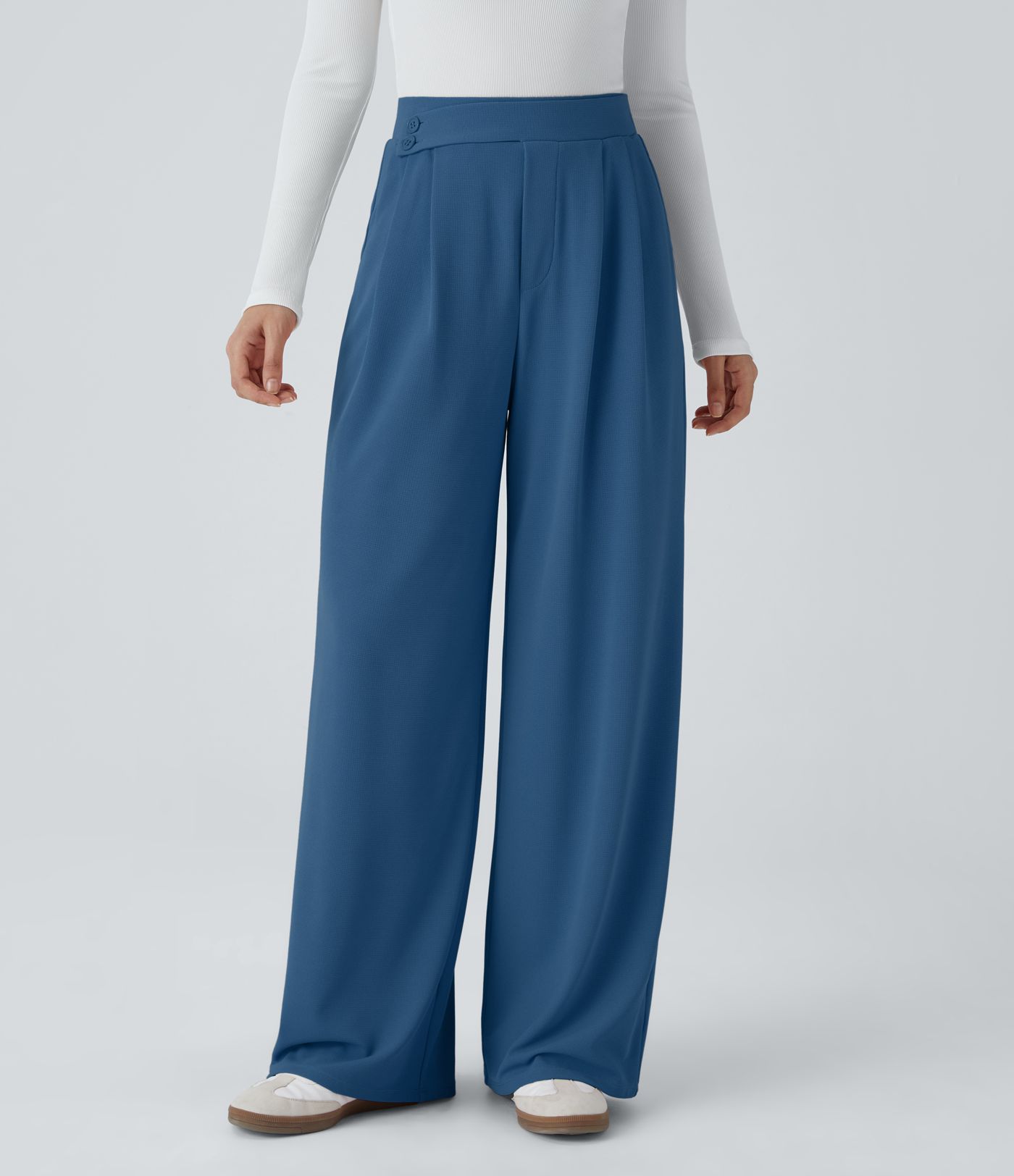 Pantalón tiro alto botón bolsillo lateral plisado pierna ancha