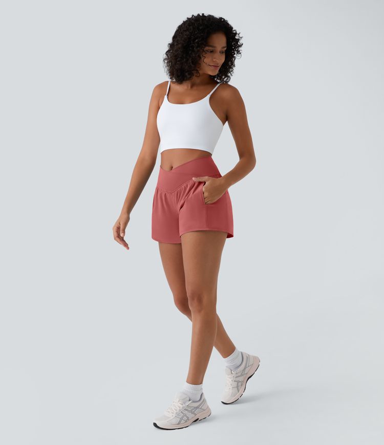 Breezeful™ 2-in-1 Crossover-Yoga-Shorts mit hohem Bund und Seitentaschen - schnelltrocknend, 10,2 cm