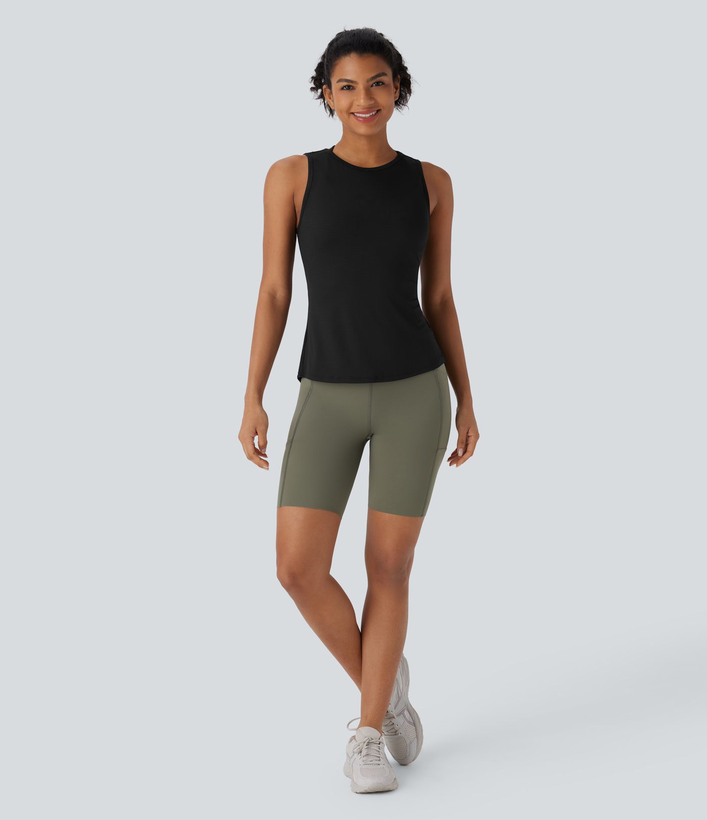 Gedrehtes Yoga-Tanktop mit Rundhalsausschnitt, Cut-Outs und Schlitz