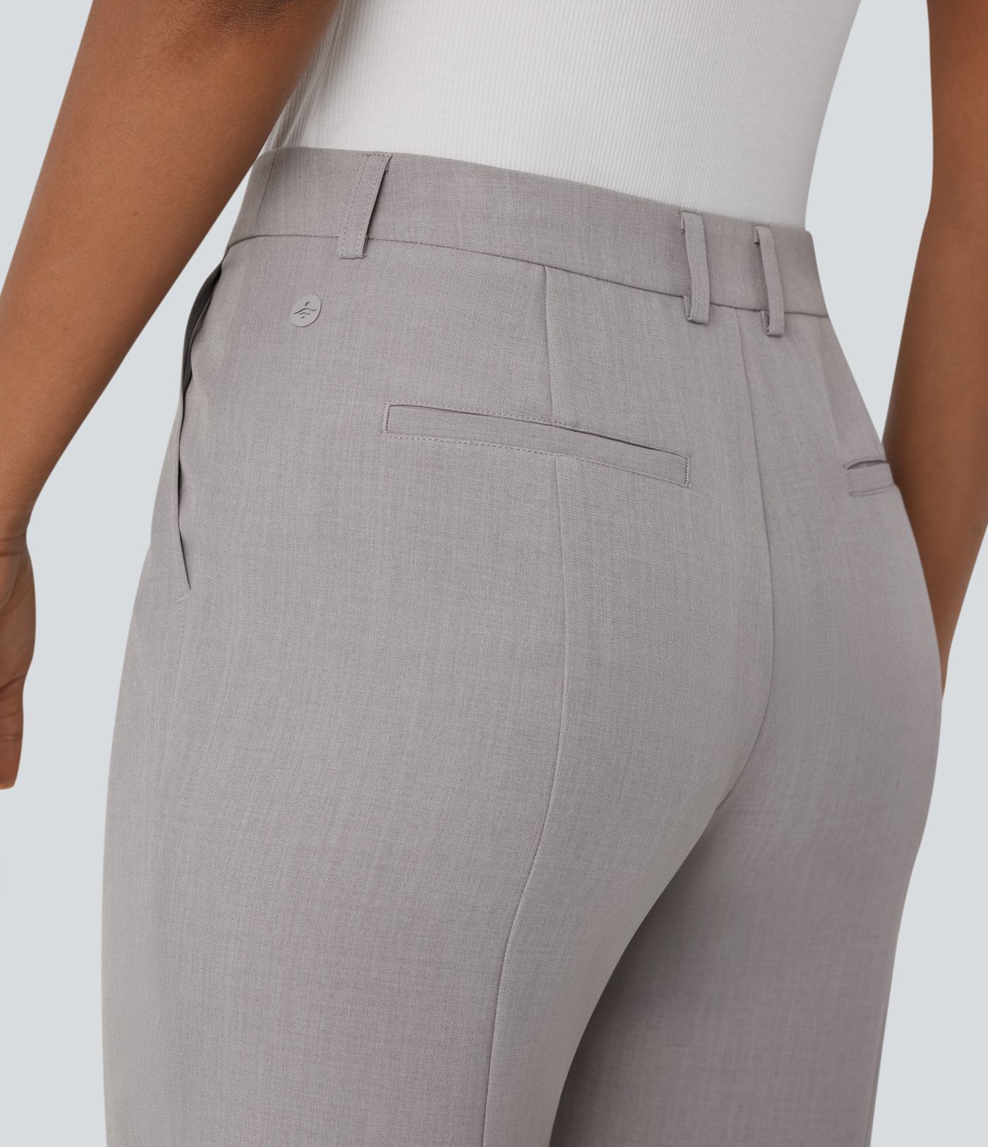 Pantalón capri tiro medio cremallera múltiple bolsillo