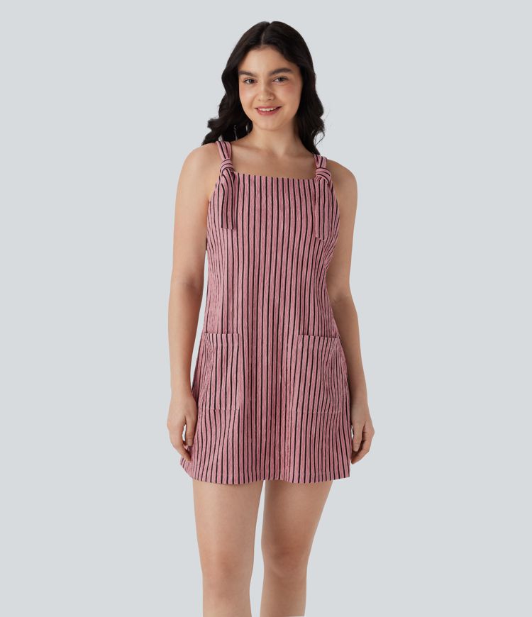 Vestido estilo peto playero con rayas bolsillos delanteros y tirantes ajustables