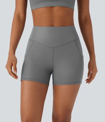 Shorts de yoga de cuero sintético de tiro alto y bolsillos laterales de 10,6cm de longitud
