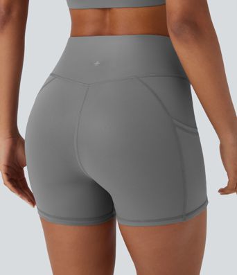 Shorts de yoga de cuero sintético de tiro alto y bolsillos laterales de 10,6cm de longitud