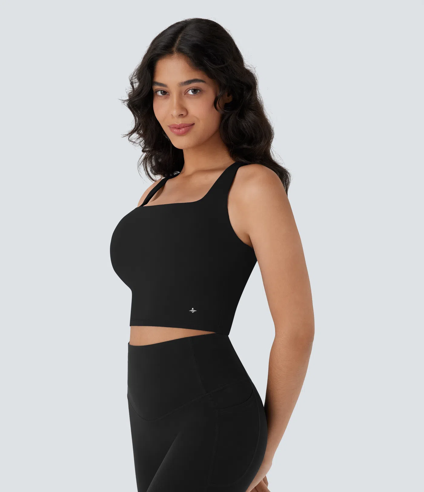 Softlyzero™ Airy - Rückenfreies, kurzes Yoga-Tanktop mir quadratischem Ausschnitt, überkreuzten Trägern und Cool-Touch - UPF50+, Körbchengröße D/DD/DDD/F