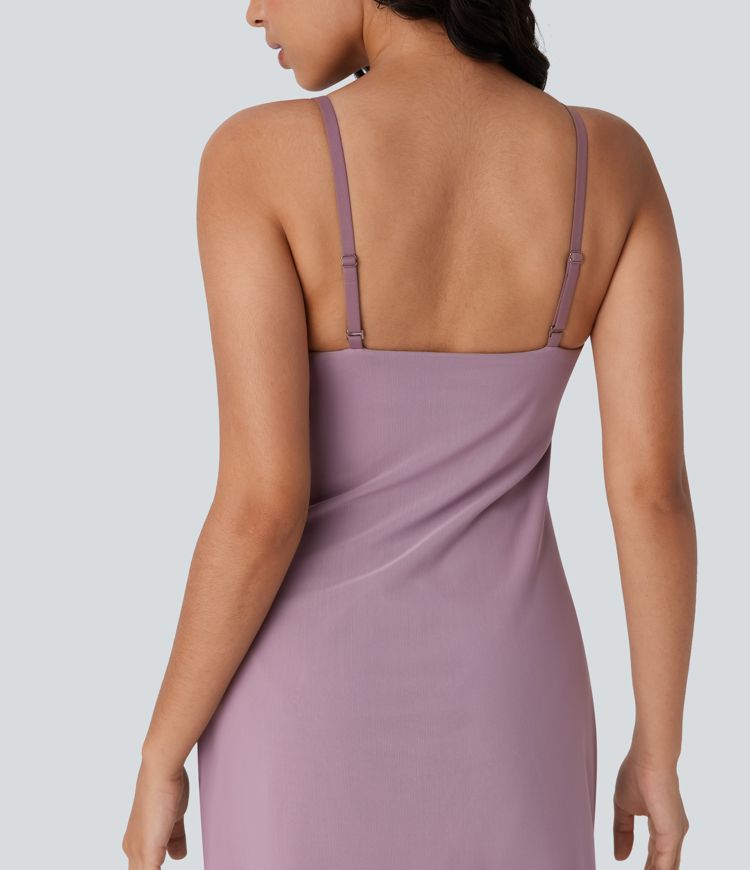 Rückenfreies, gerafftes Party-Minikleid mit überkreuzten Trägern, kontrastierendem Mesh und Schlitz